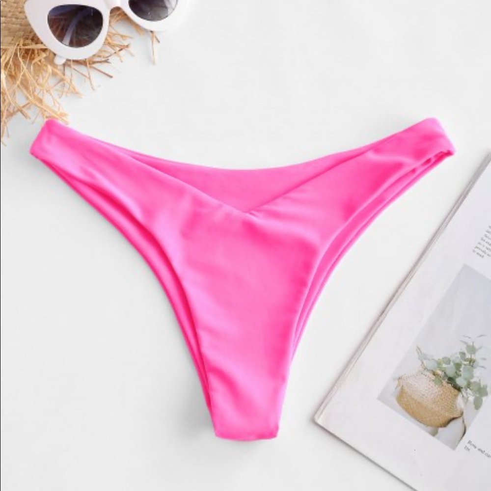 NWT Zaful cheeky bikini bottoms. Hot pink szM